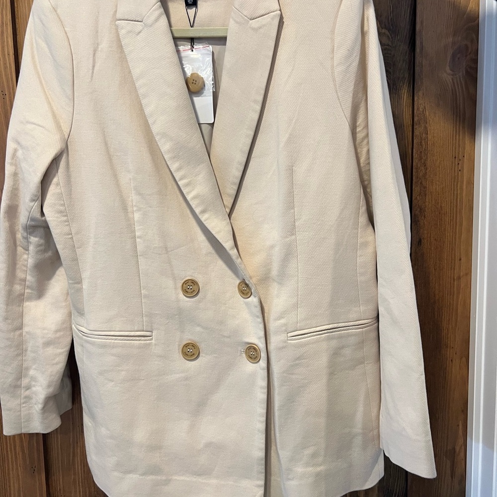 Chic Beige Double-Breasted Blazer